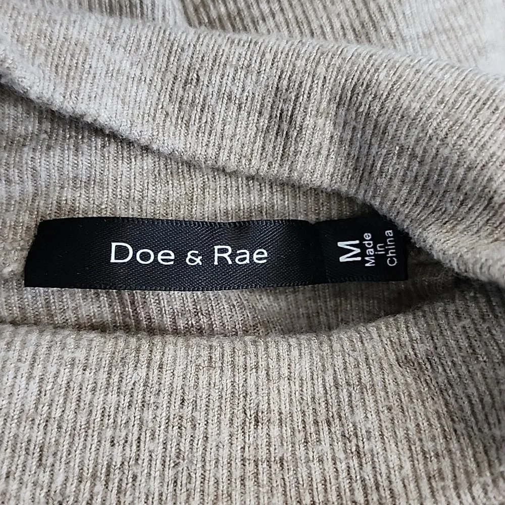 Doe & Rae Womens Mock Neck Ribbed Tan Sweater Top long sleeve Size‎ M
